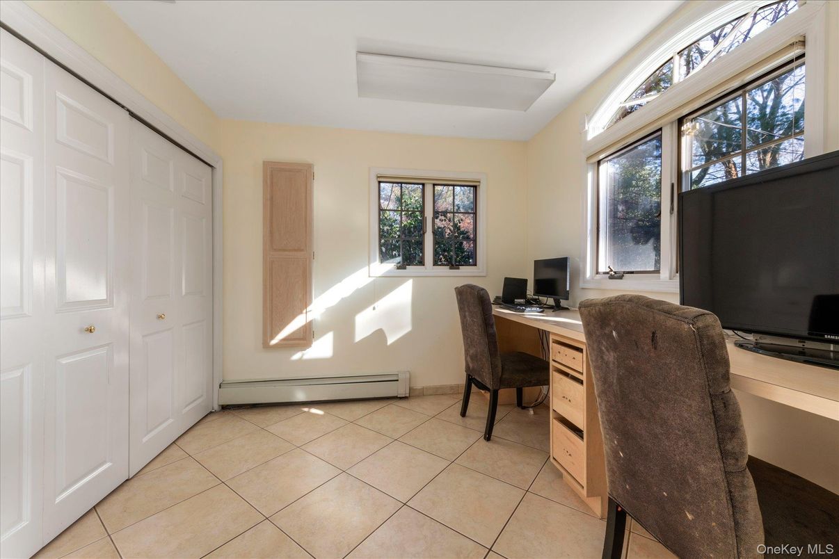 Home Office, Interior