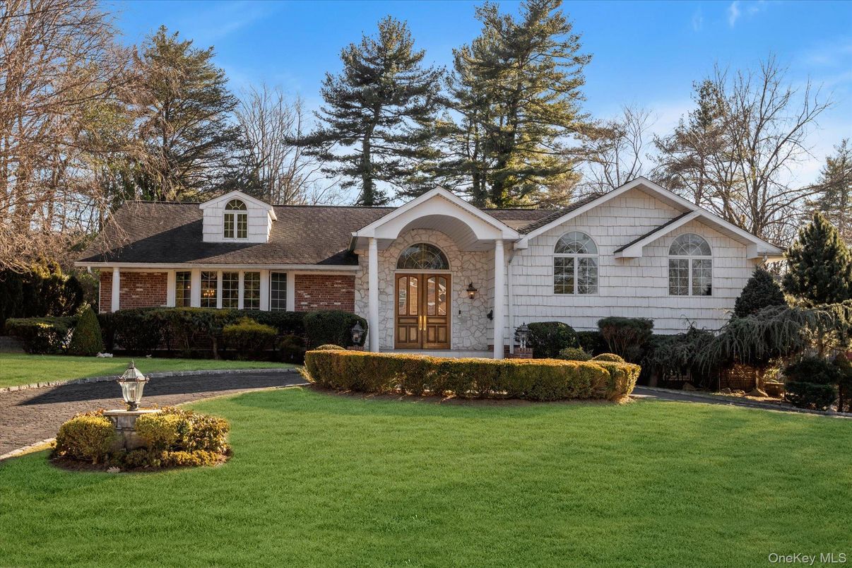 Exterior, Facade, Brick Facade, Ranch