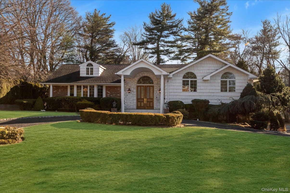Exterior, Facade, Brick Facade, Ranch