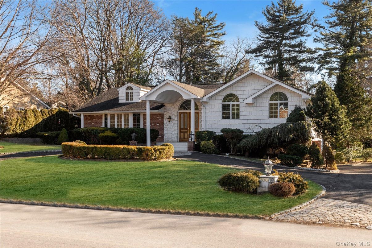 Exterior, Facade, Brick Facade, Ranch