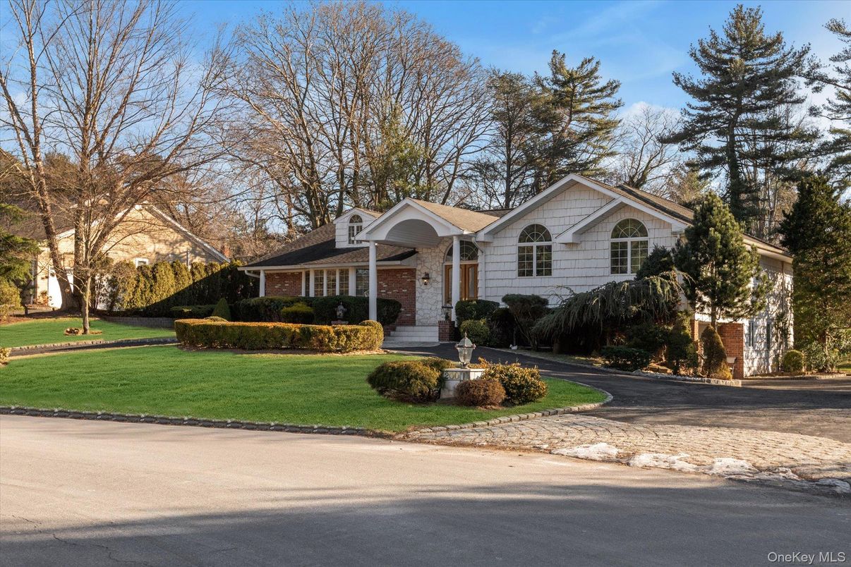 Exterior, Facade, Brick Facade, Ranch