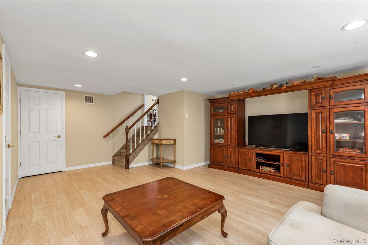 Interior, Recessed Lighting, Wood Texture Flooring