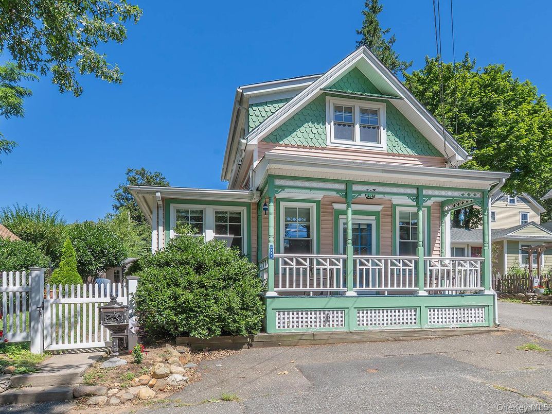 Exterior, Facade, Queen Anne Victorian