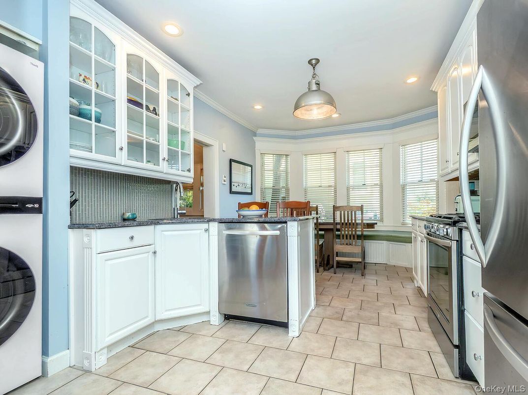 Dining room, Interior, Kitchen, Recessed Lighting, Stainless Steel Appliances