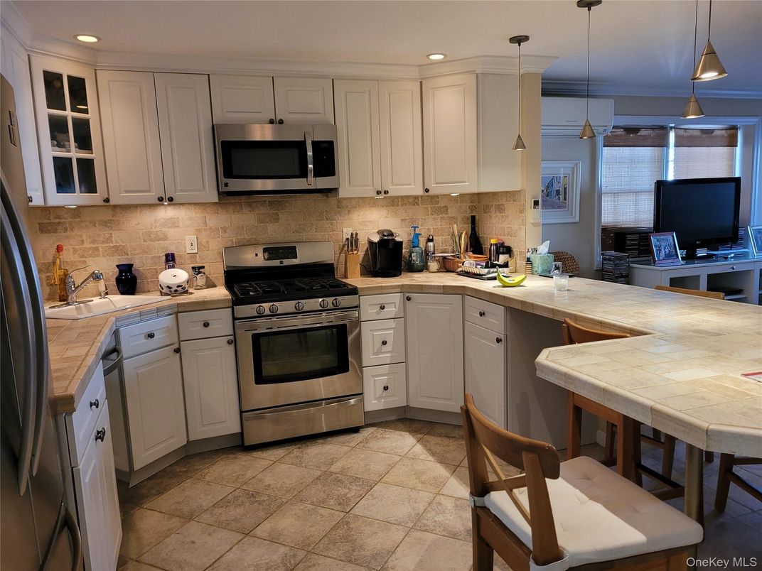 Interior, Kitchen, Pendant Lights, Recessed Lighting, Stainless Steel Appliances, Tile Countertops