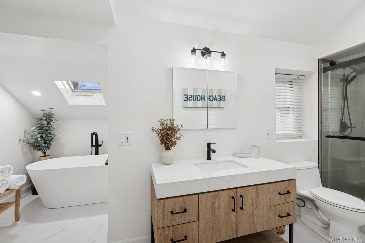 Bathroom, Dual Sink Vanities, Free Standing Baths, Glass Shower, Interior, Recessed Lighting