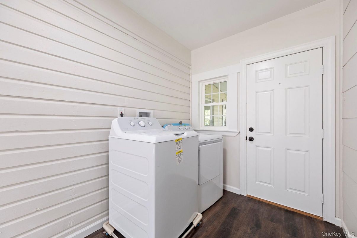 Interior, Washer, Wood Texture Flooring