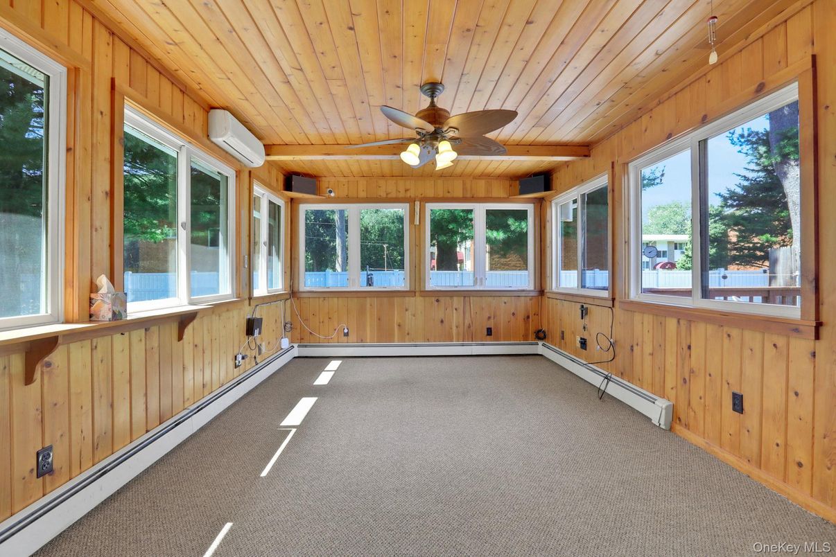 Empty room, Interior, Sun Room, Wooden Ceilings, Wooden Walls