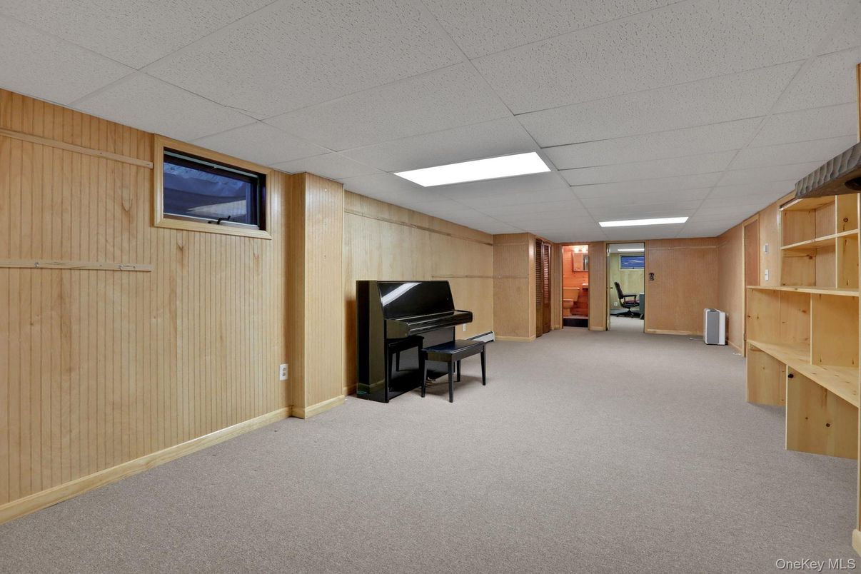 Interior, Piano, Recessed Lighting, Wooden Walls