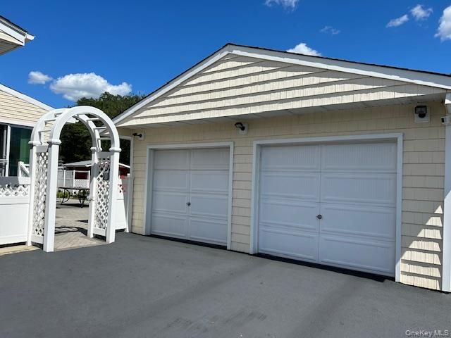 Detached Garage, Exterior