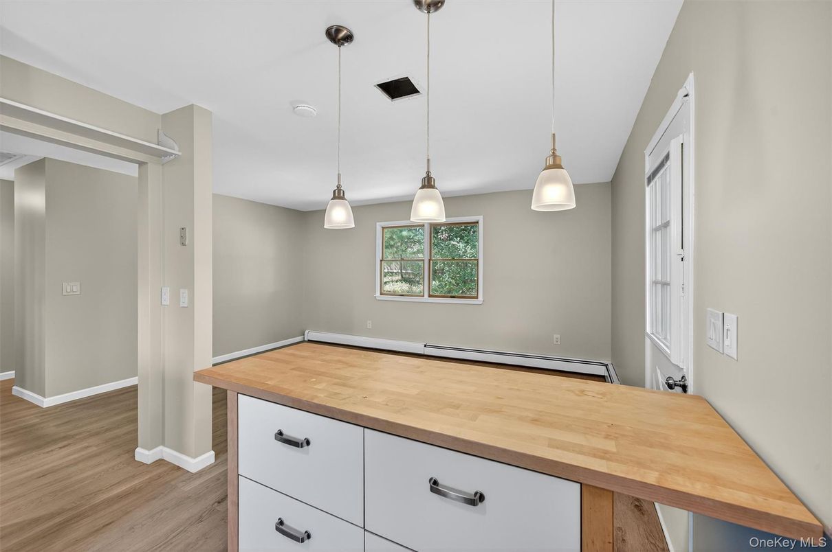 Interior, Pendant Lights, Wood Texture Flooring