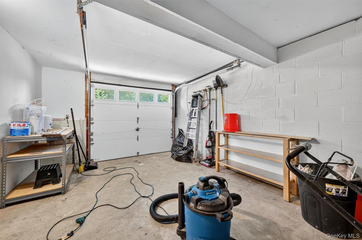 Garage, Interior