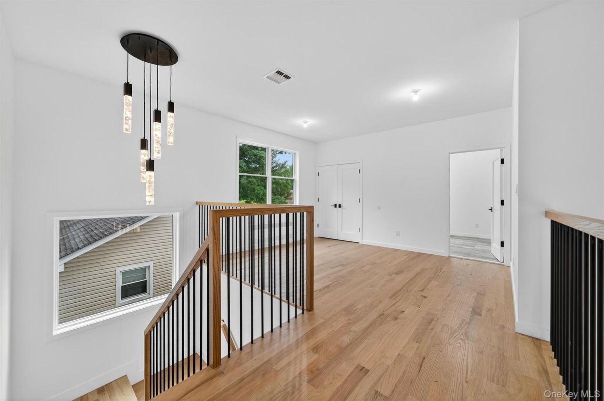 Interior, Pendant Lights, Recessed Lighting, Wood Texture Flooring