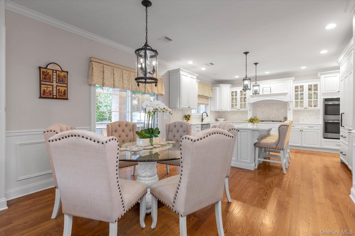 Dining room, Interior, Kitchen, Pendant Lights, Recessed Lighting, Wood Texture Flooring