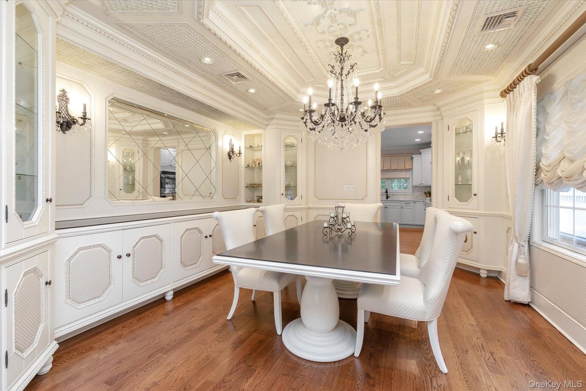 Chandelier, Dining room, Interior, Recessed Lighting, Wood Texture Flooring