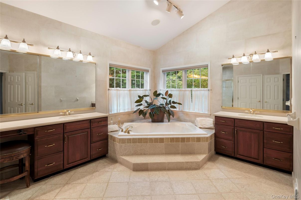 Bathroom, Dual Sink Vanities, Interior