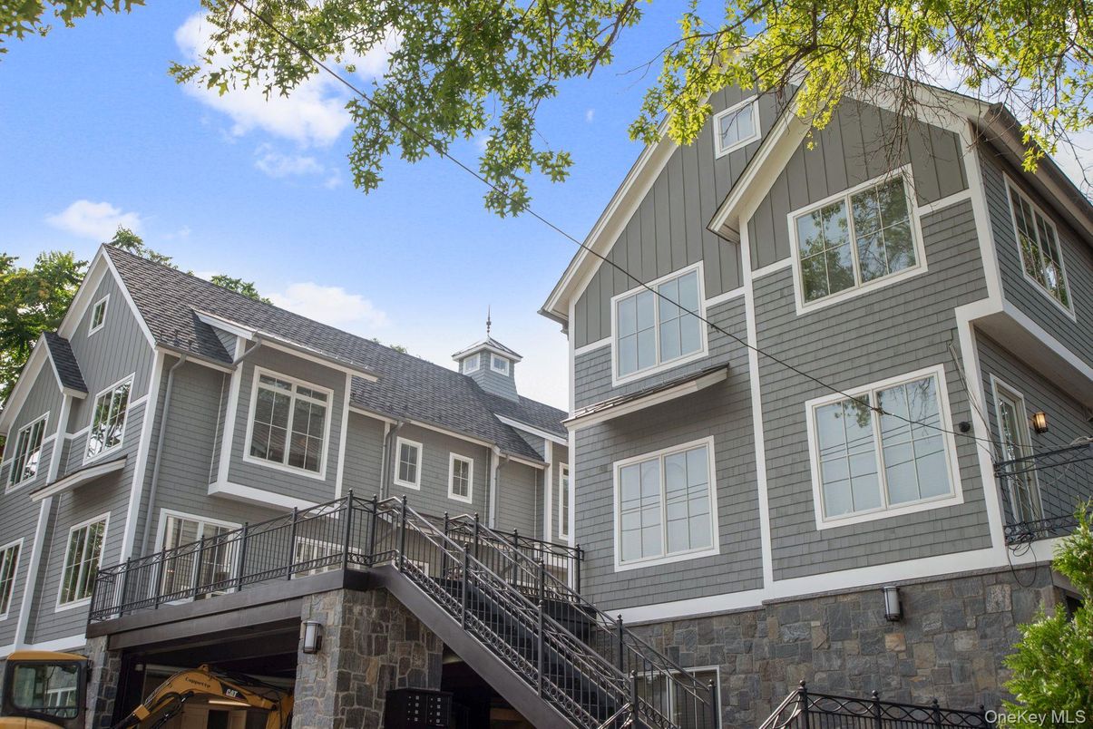 Exterior, Facade, Rowhouse
