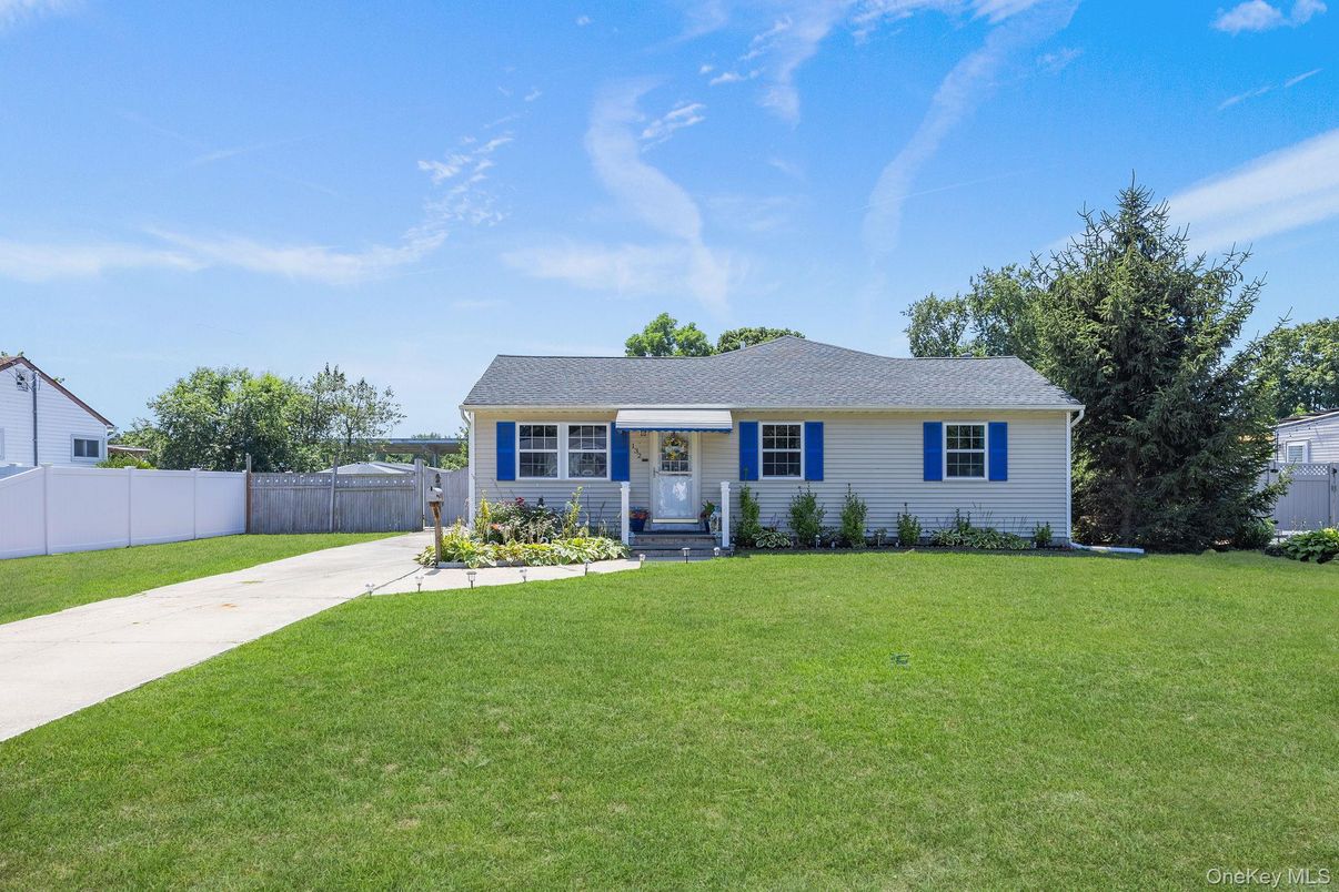 Backyard, Exterior, Facade, Cape Cod