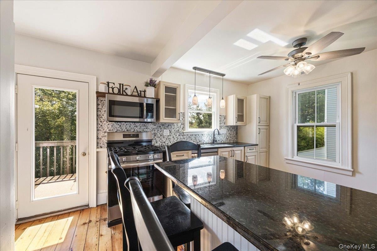 Interior, Kitchen, Pendant Lights, Wood Texture Flooring