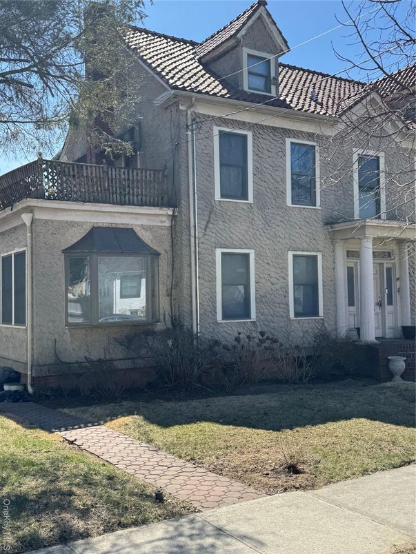 Exterior, Facade, Queen Anne Victorian