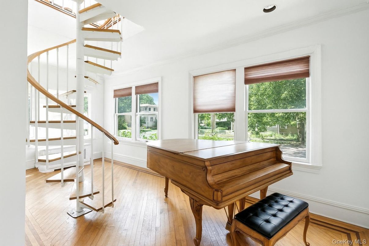 Interior, Piano, Recessed Lighting, Wood Texture Flooring