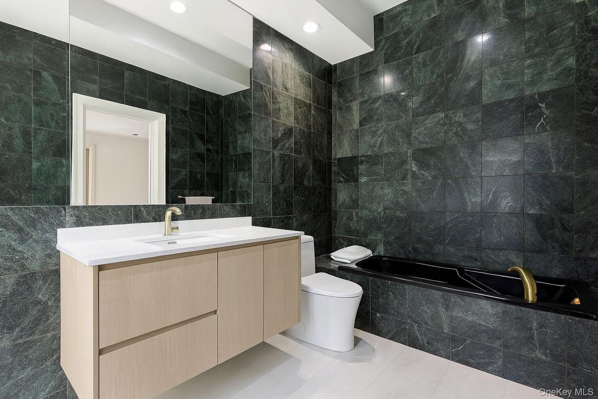 Bathroom, Interior, Recessed Lighting