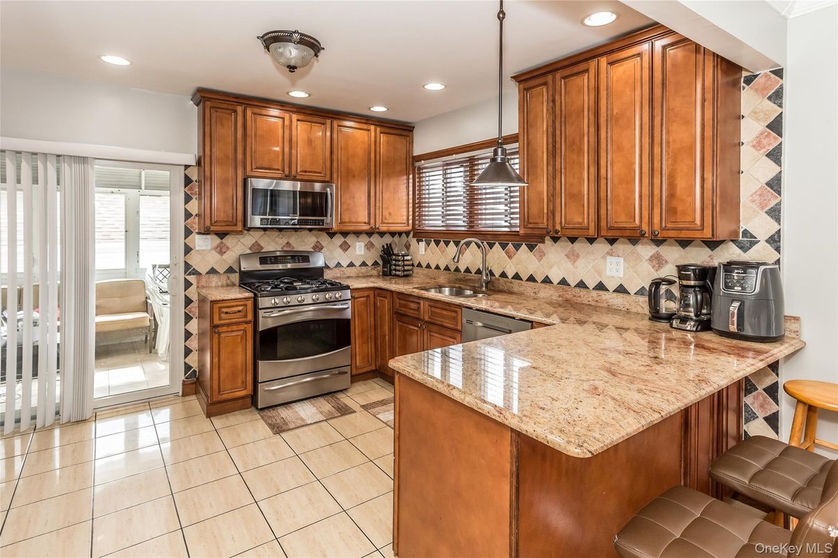 Interior, Kitchen, Pendant Lights, Recessed Lighting, Stainless Steel Appliances