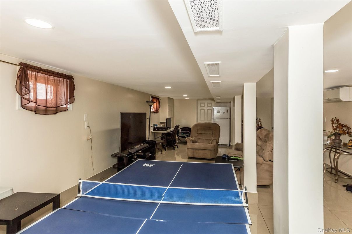 Game Room, Interior, Recessed Lighting