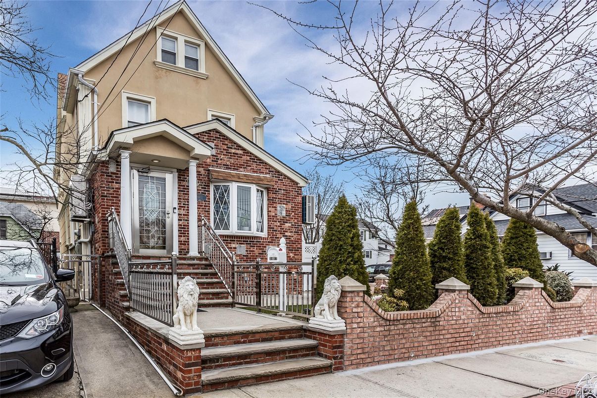 Exterior, Facade, Brick Facade, Queen Anne Victorian