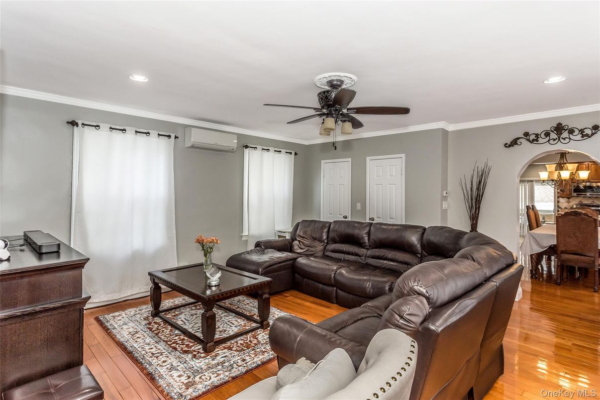 Dining room, Interior, Living room, Recessed Lighting, Wood Texture Flooring