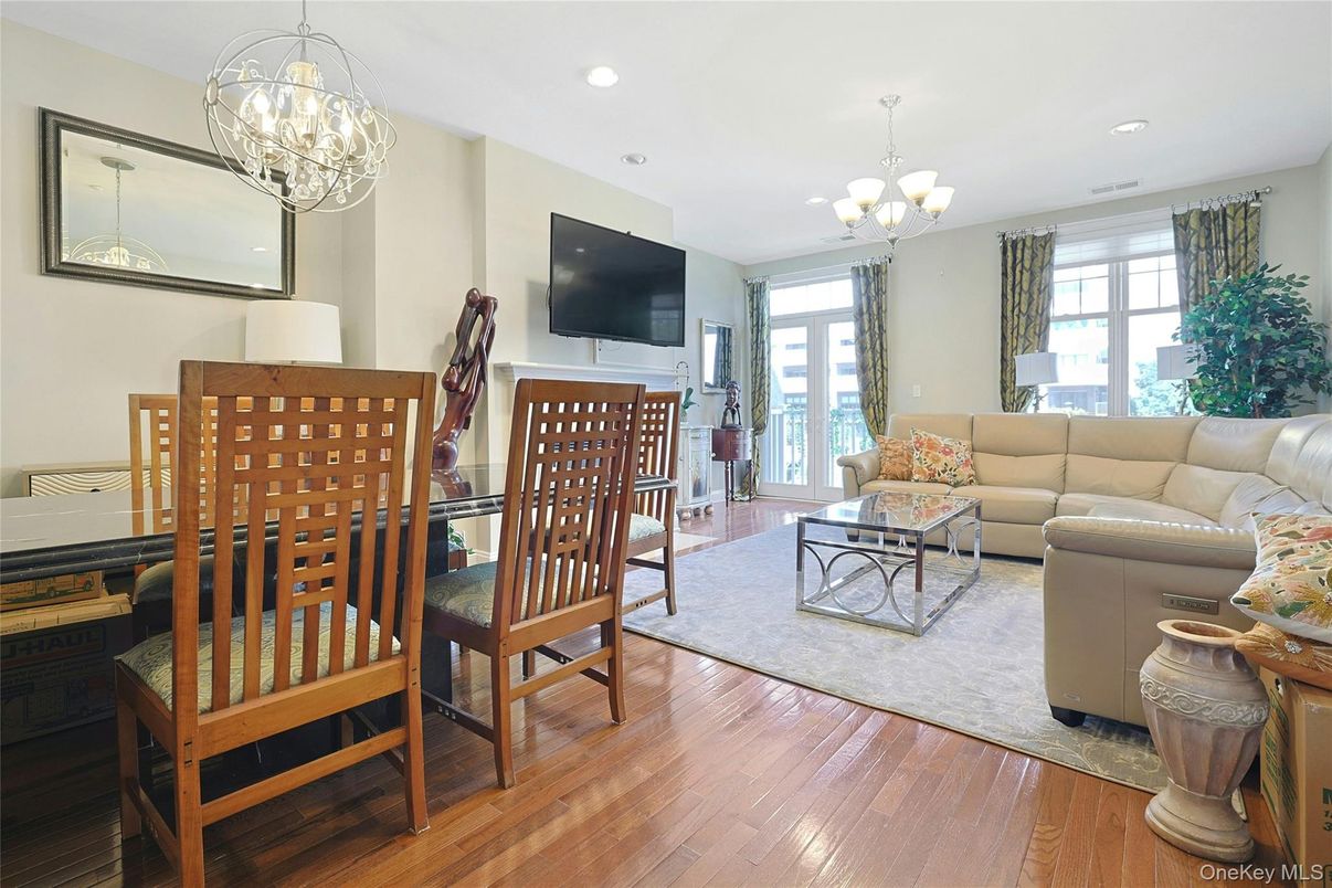 Chandelier, Dining room, Interior, Living room, Recessed Lighting, Wood Texture Flooring