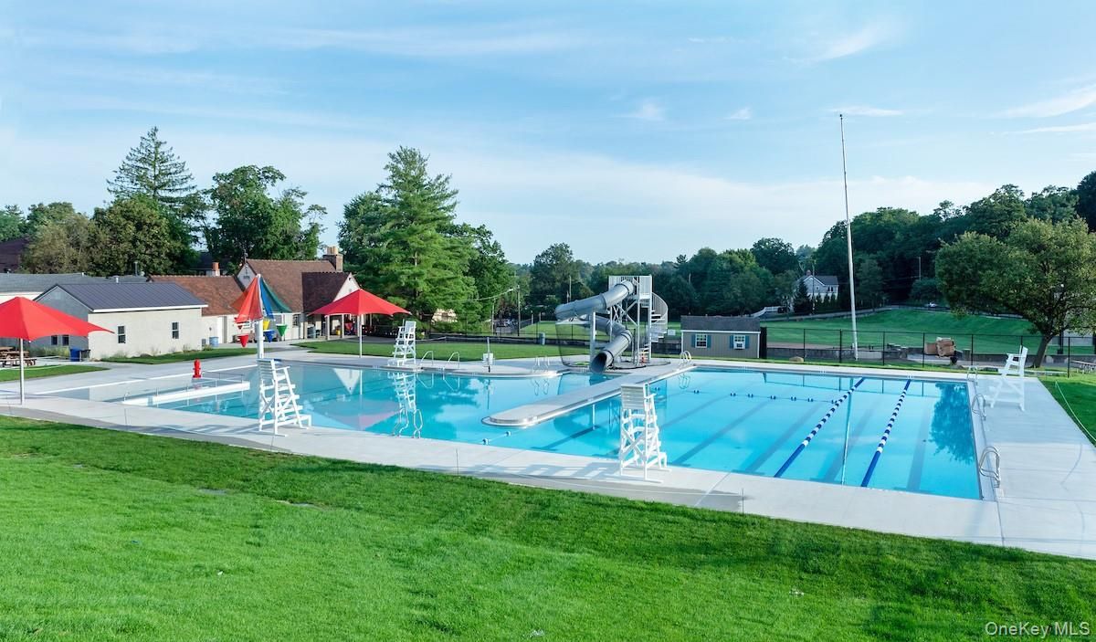 Exterior, Playground, Pool