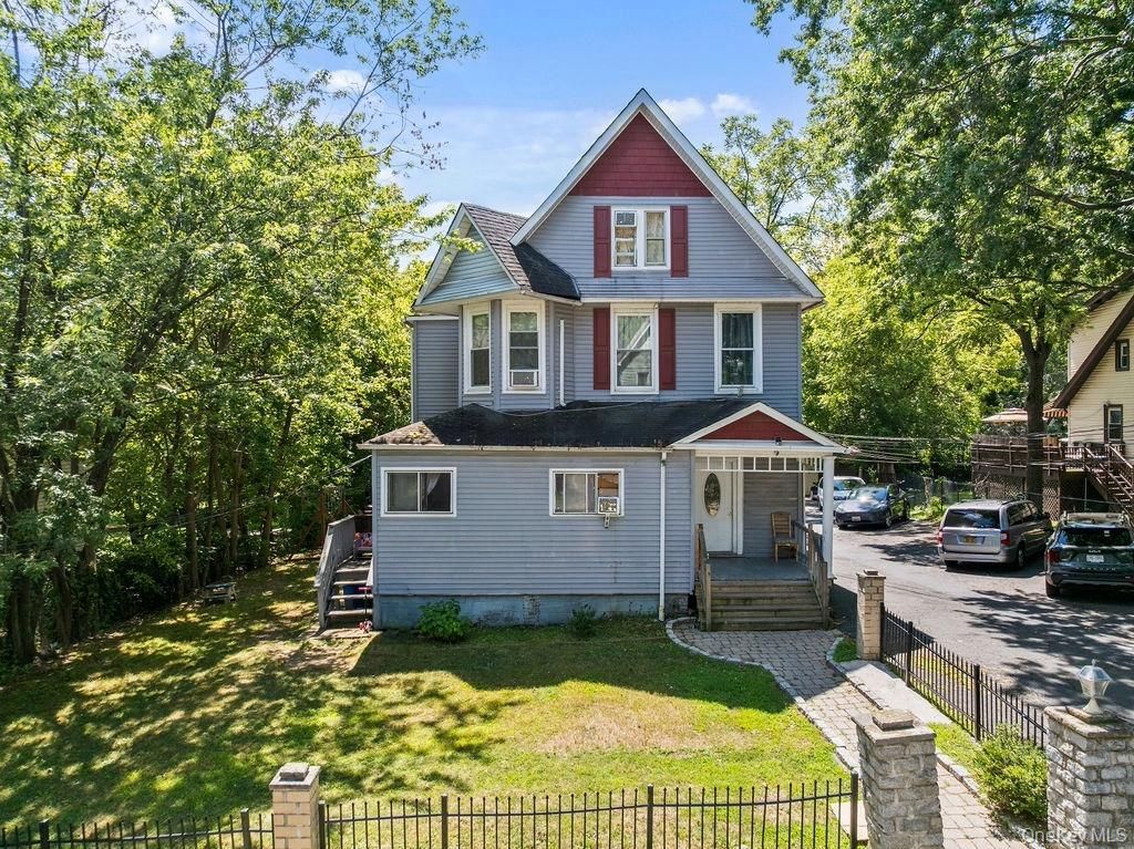 Backyard, Exterior, Facade, Queen Anne Victorian