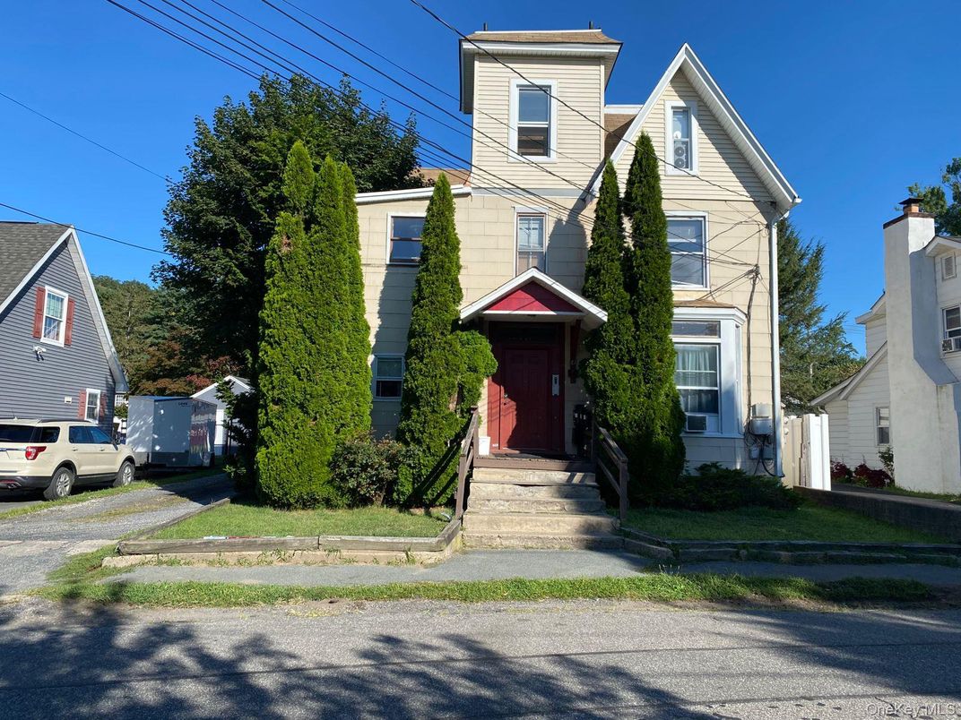 Exterior, Facade, Queen Anne Victorian