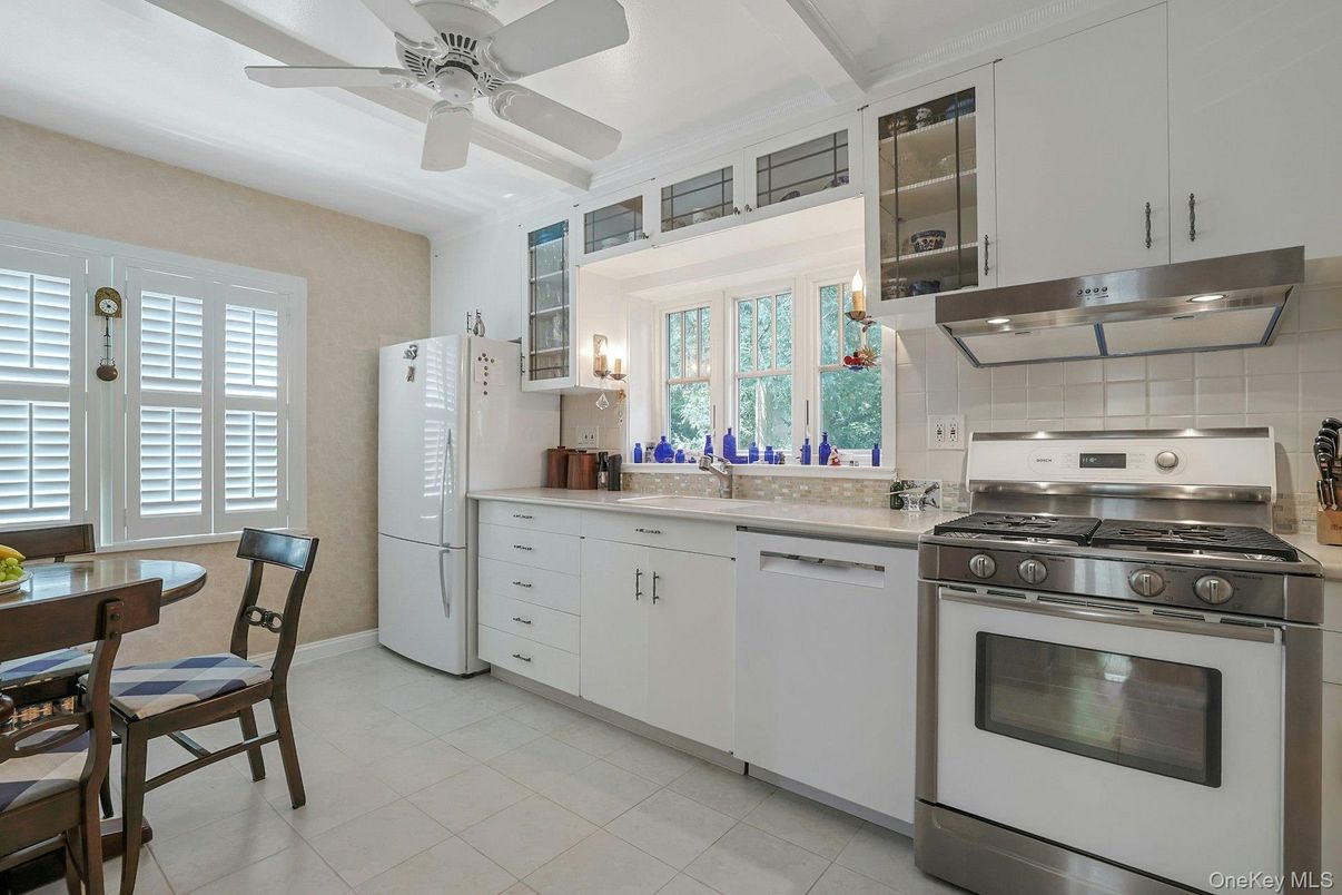 Dining room, Interior, Kitchen, Stainless Steel Appliances