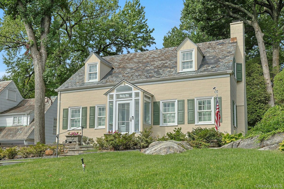 Exterior, Facade, Cape Cod