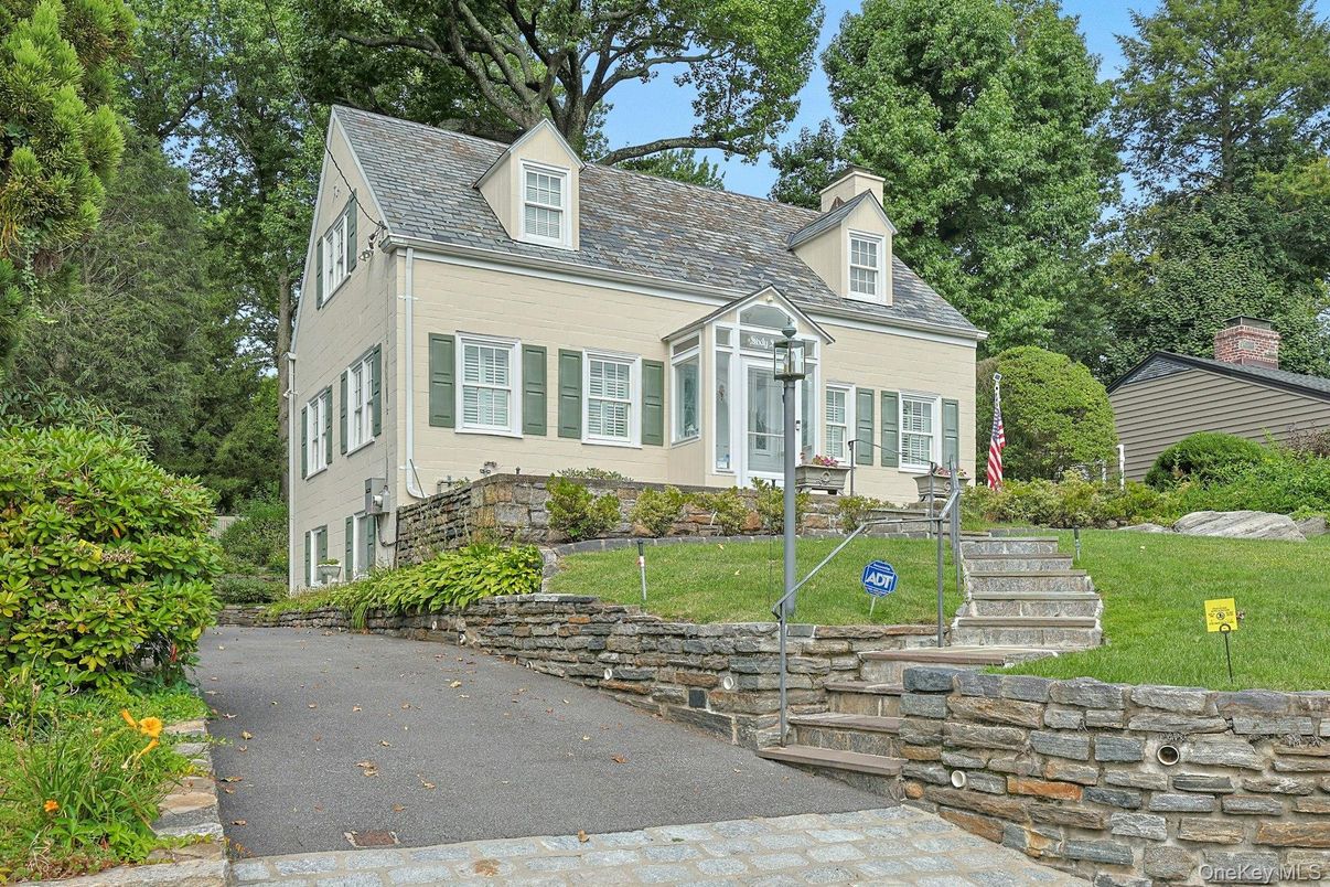 Exterior, Facade, Cape Cod