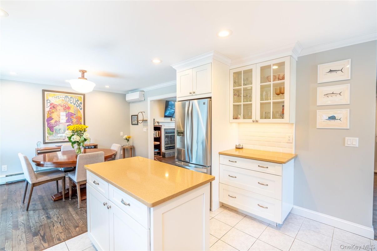Dining room, Interior, Kitchen, Recessed Lighting, Stainless Steel Appliances, Wood Texture Flooring