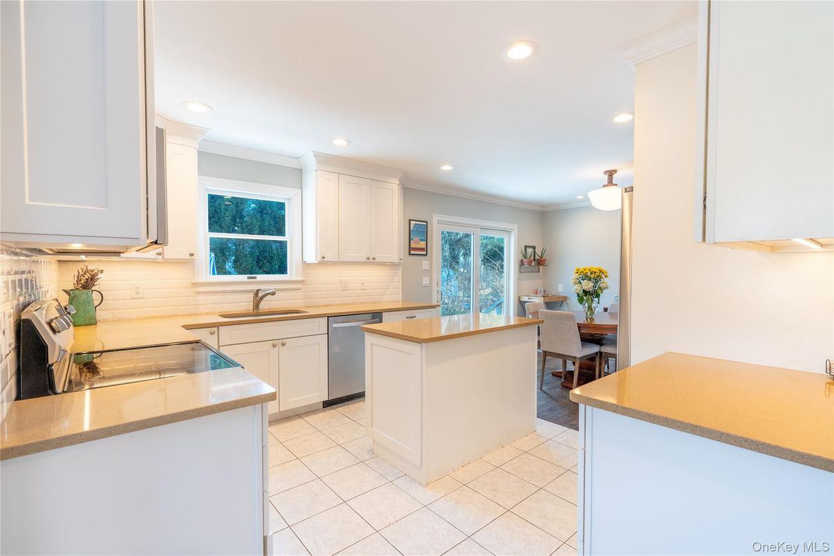 Dining room, Interior, Kitchen, Recessed Lighting