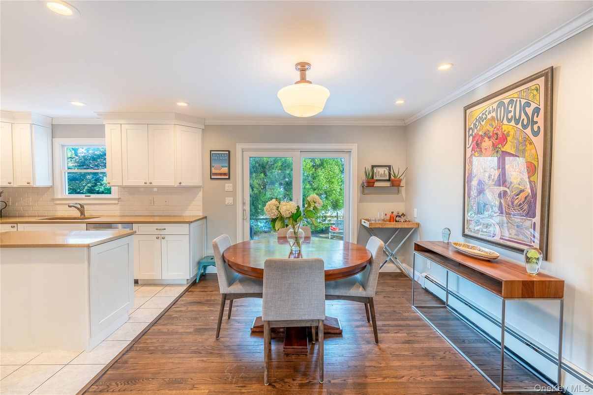 Dining room, Interior, Kitchen, Recessed Lighting, Wood Texture Flooring