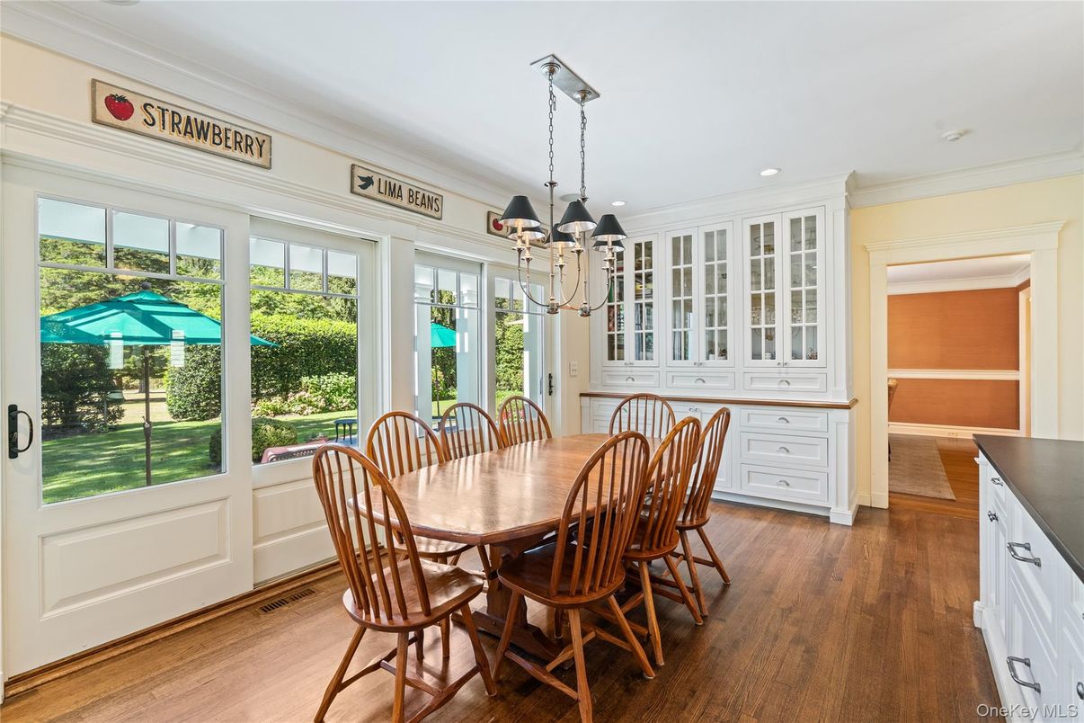 Dining room, Interior, Pendant Lights, Recessed Lighting, Wood Texture Flooring