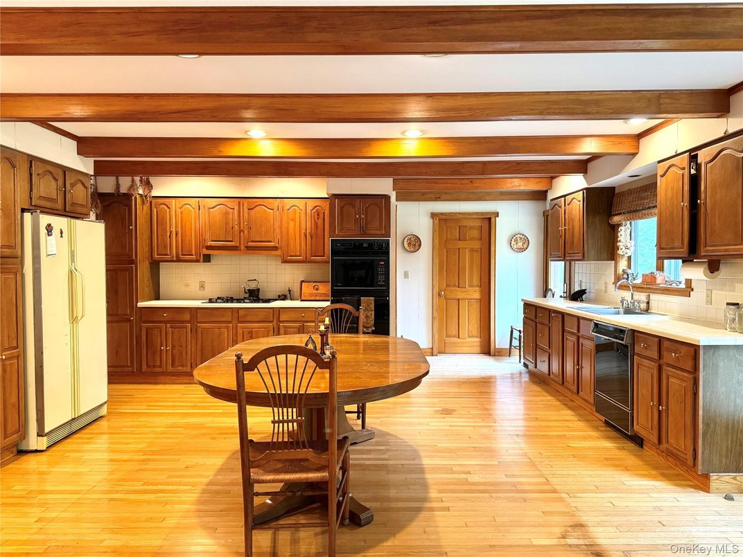 Dining room, Interior, Kitchen, Recessed Lighting, Wood Texture Flooring