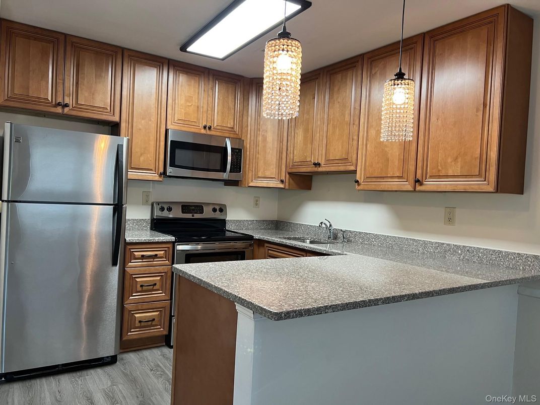 Interior, Kitchen, Pendant Lights, Wood Texture Flooring