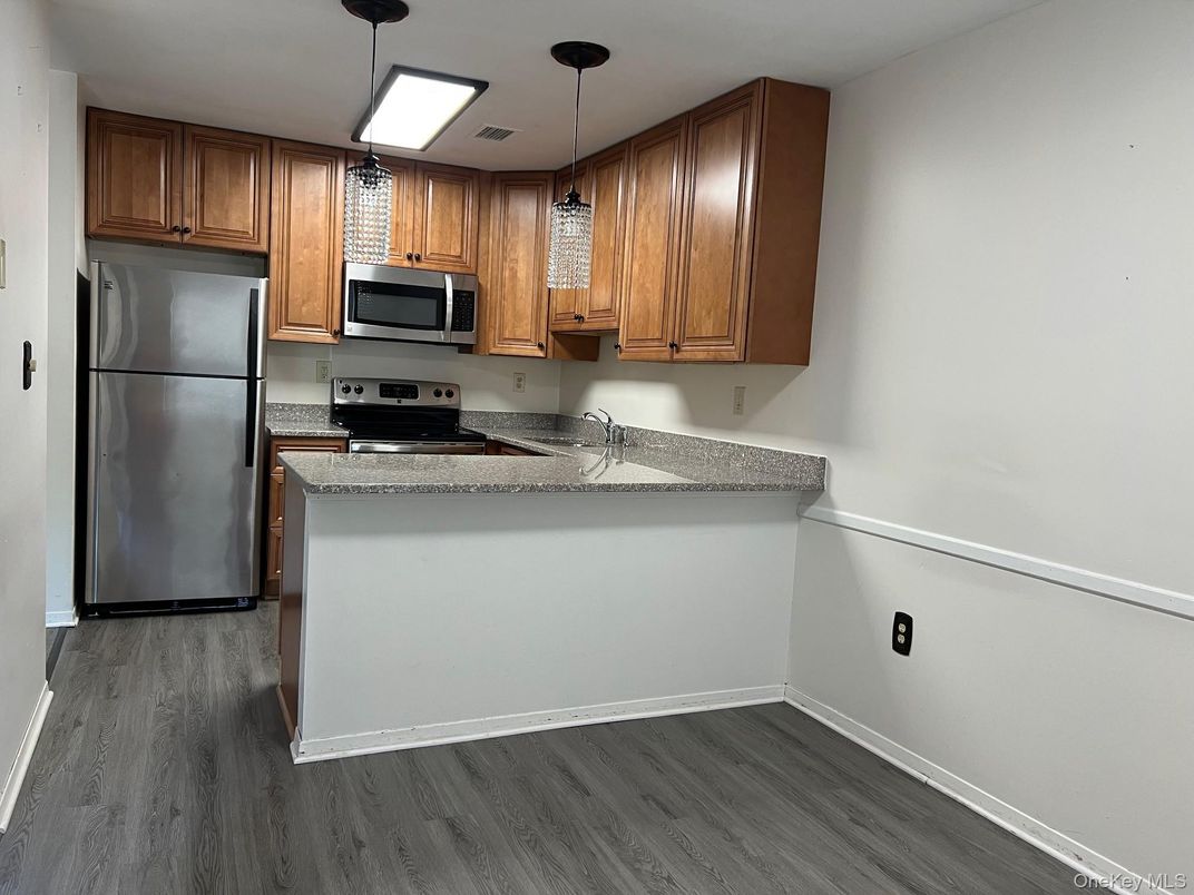 Interior, Kitchen, Pendant Lights, Wood Texture Flooring
