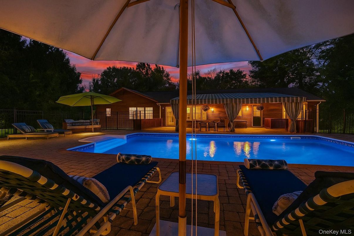 Exterior, Pool