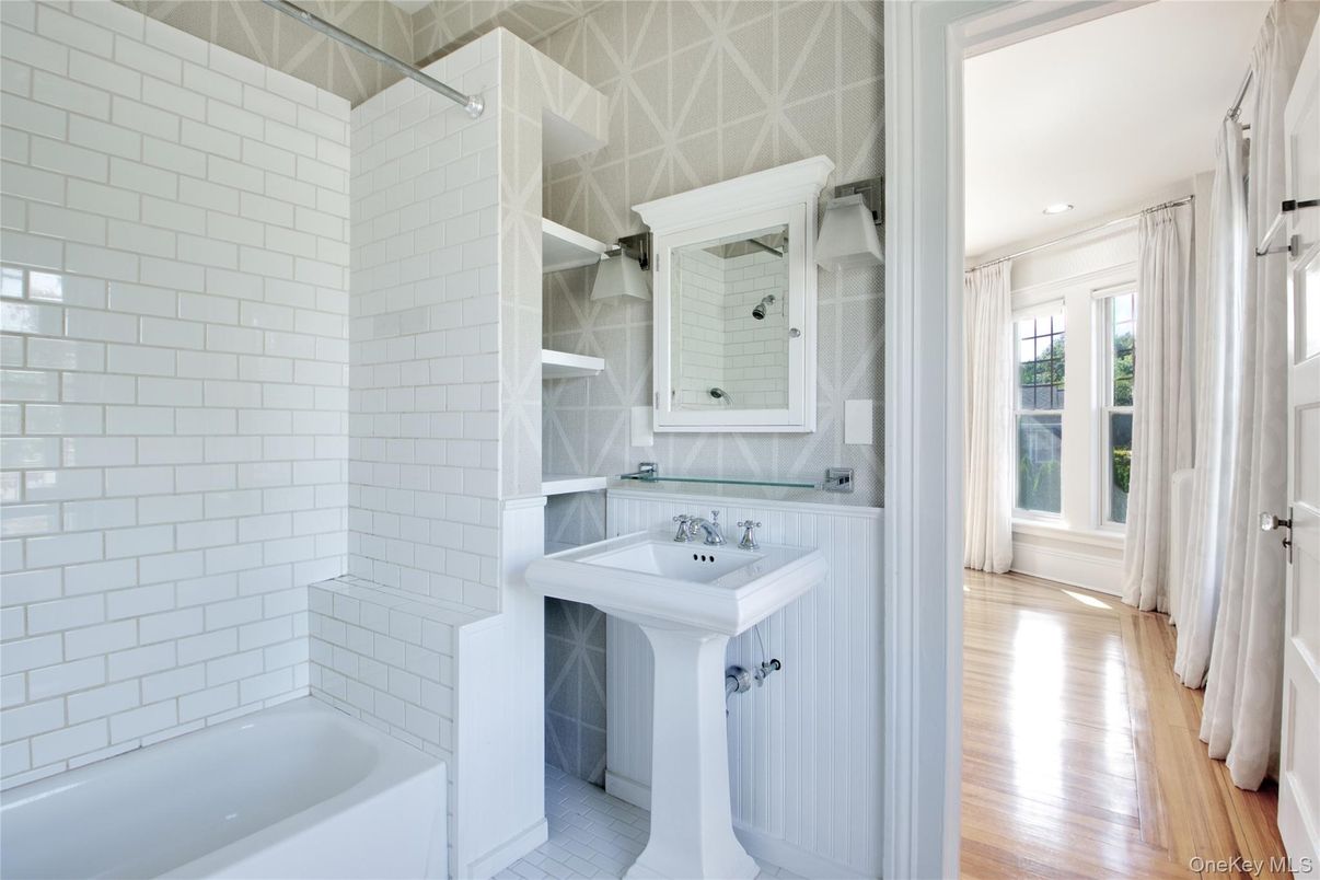 Bathroom, Interior, Recessed Lighting, Wood Texture Flooring