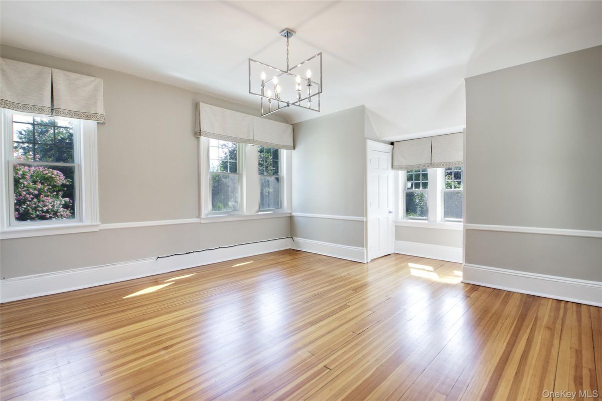 Empty room, Interior, Pendant Lights, Wood Texture Flooring