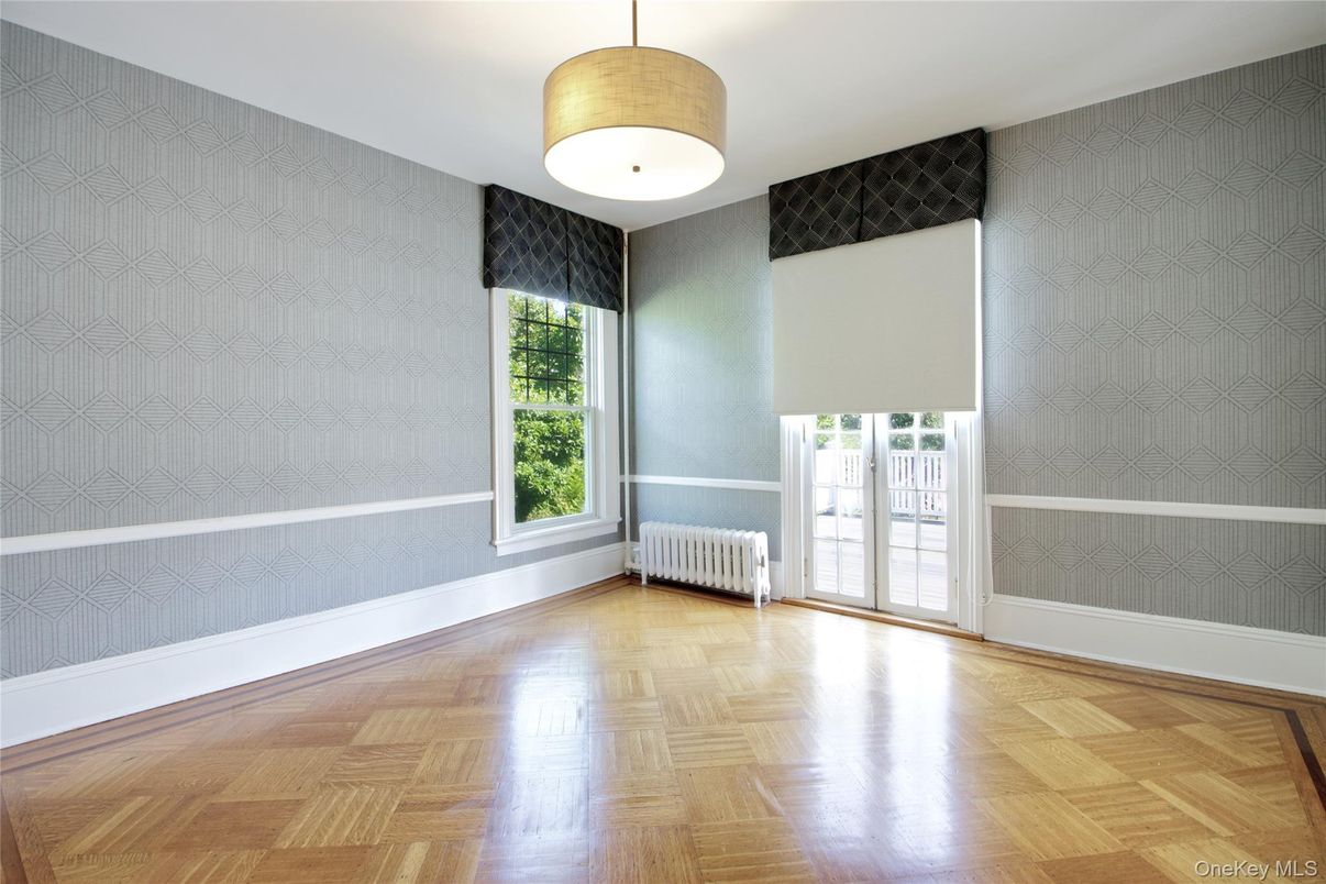 Empty room, Interior, Pendant Lights, Wood Texture Flooring