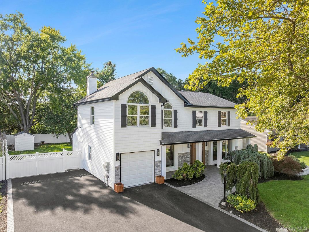 Attached, Exterior, Facade, Farmhouse