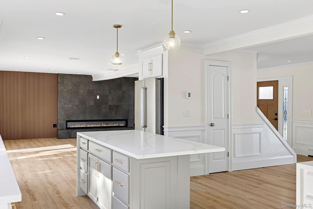 Fireplace, Interior, Kitchen, Pendant Lights, Recessed Lighting, Wood Texture Flooring